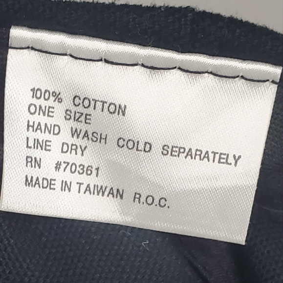 Disney -Walt Disney World -Mickey Mouse Cap In Black And Embroidered Mickey - Picture 3 of 11